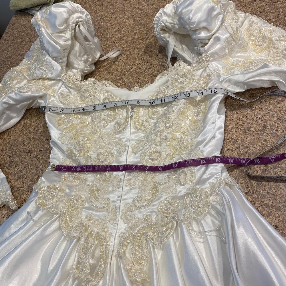 Szu Ling Chen Bridal Gown Beading Long Detachable Train Vintage -Says 12W and 10 - Picture 12 of 17